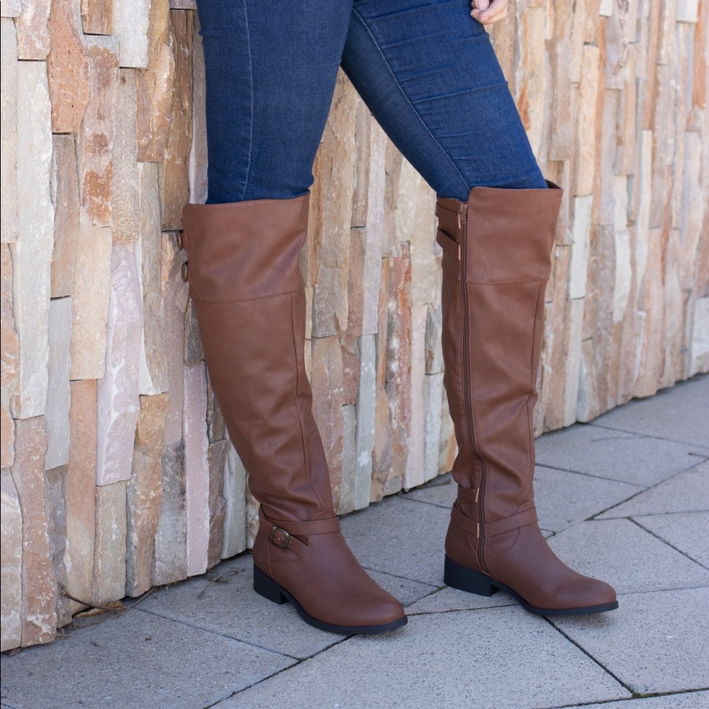 NIB!! Plateau Flat Boot
